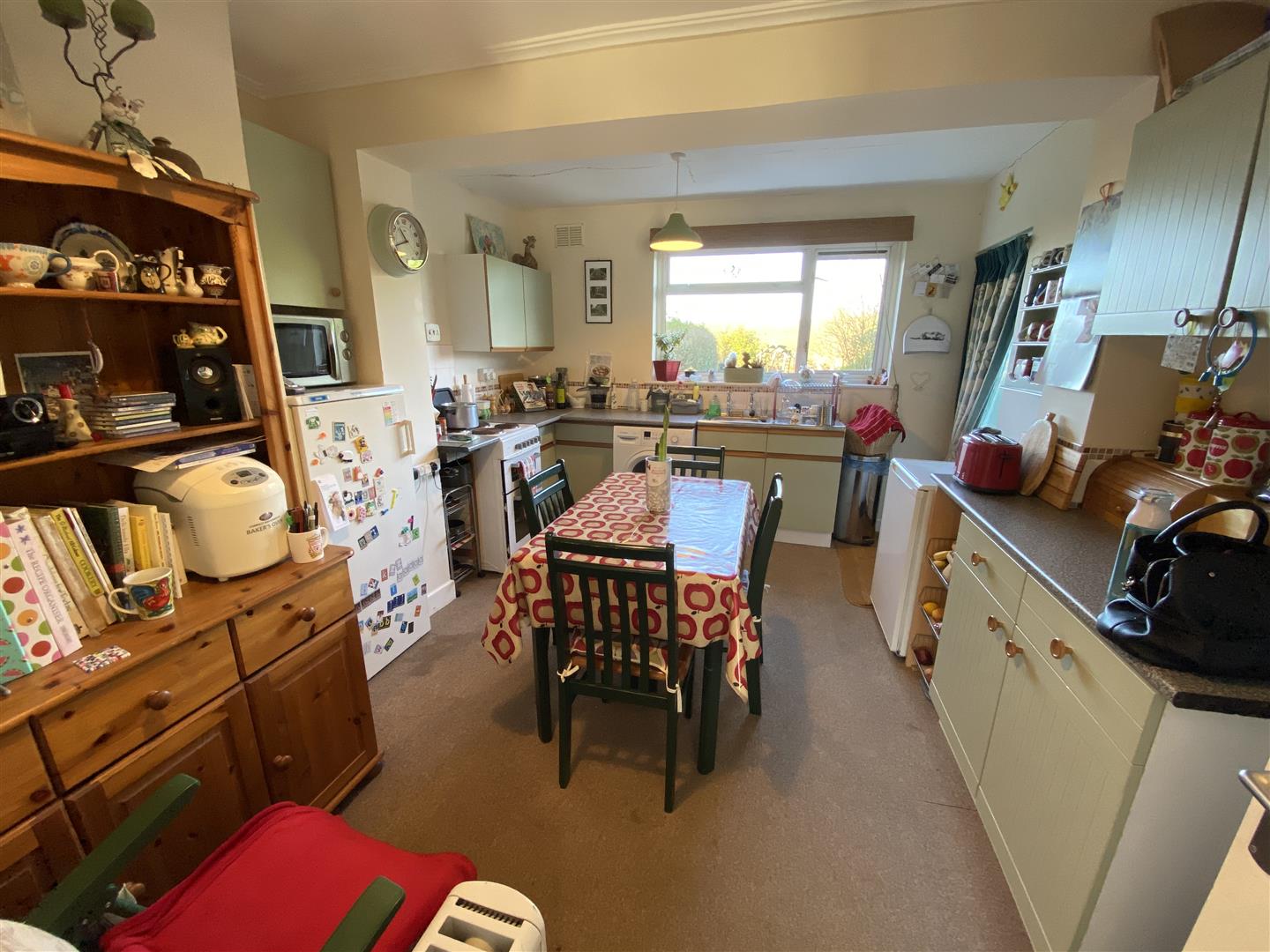 KITCHEN/BREAKFAST ROOM
